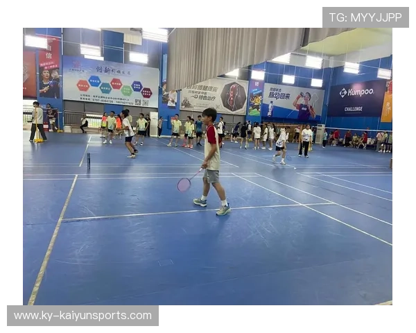 国际羽毛球巡回赛在赛事中增设青少年观摩课激发兴趣与参与,青少年羽毛球公开赛
